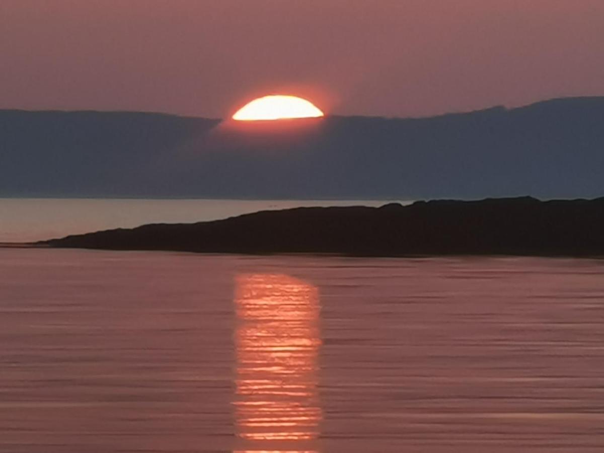 奥本青年旅舍旅舍 外观 照片 Sunset over the Gulf of Riga
