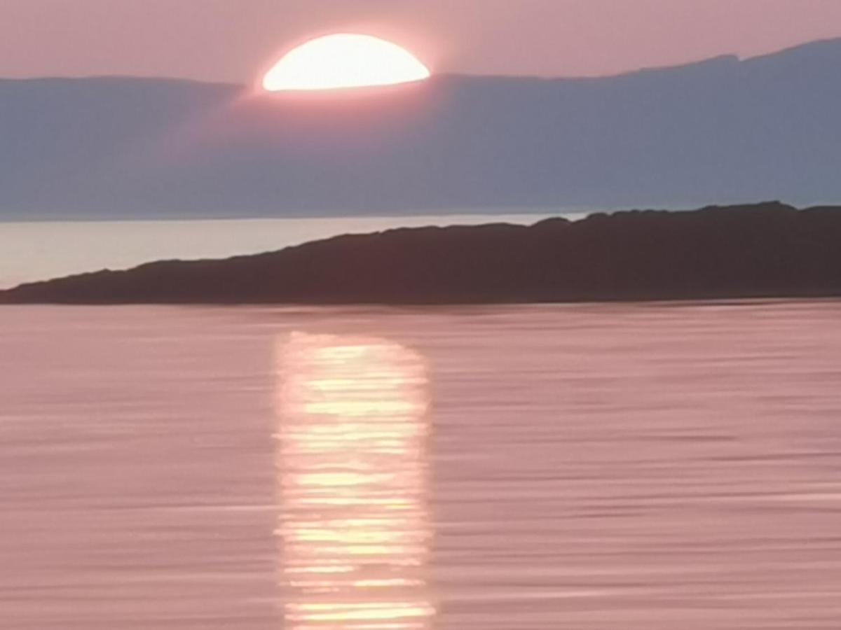 奥本青年旅舍旅舍 外观 照片 Sunset over the Gulf of Riga