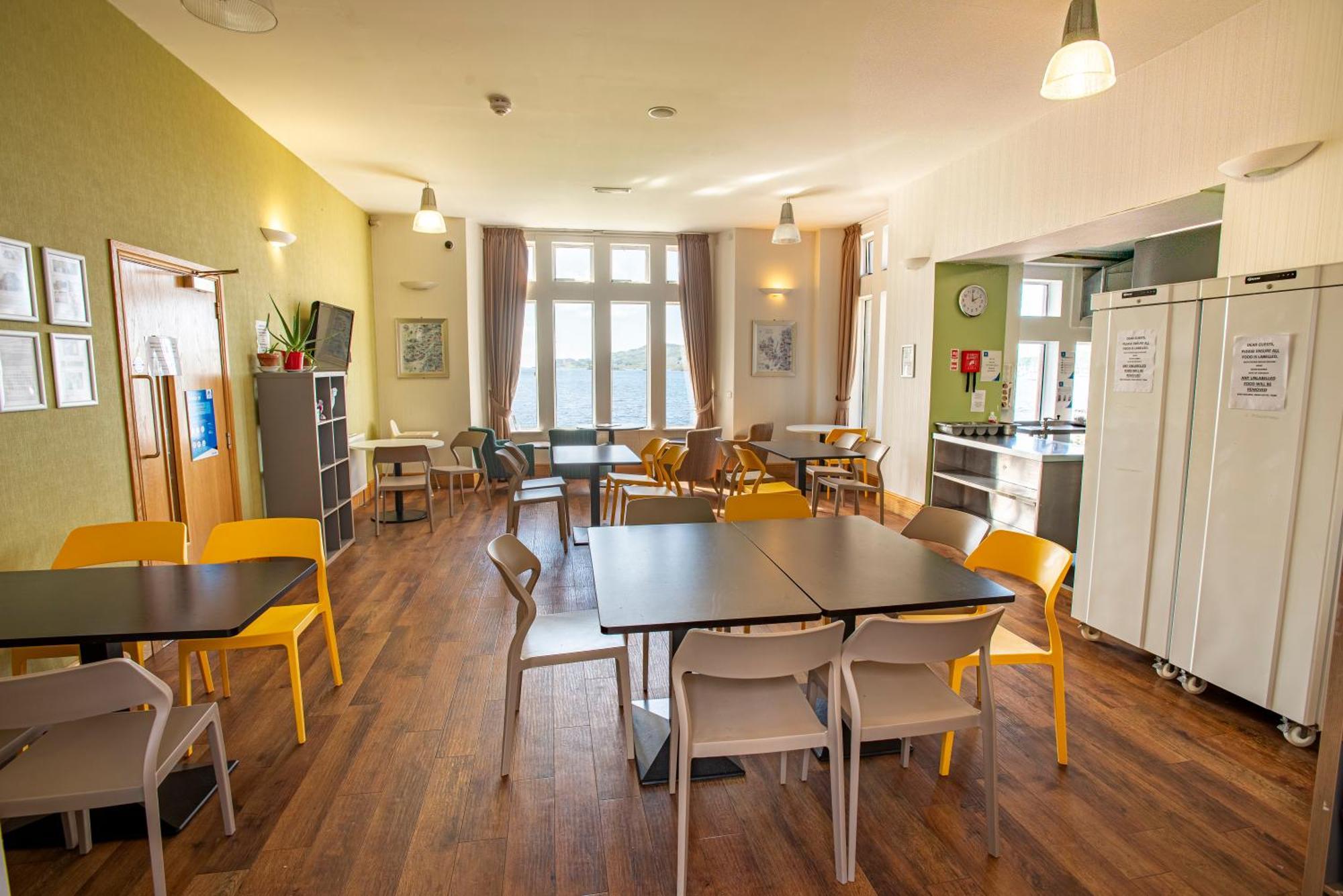 奥本青年旅舍旅舍 外观 照片 The kitchen and dining room at the hostel